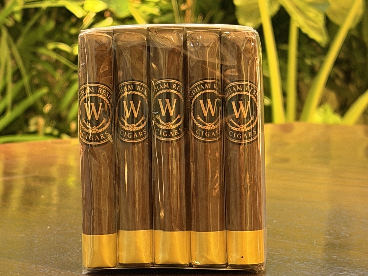 Five Cameroon Wyndham Reserve cigars
