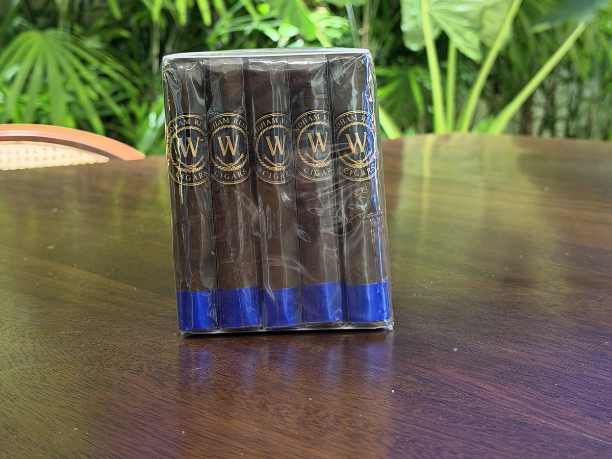 Five Maduro Wyndham Reserve cigars