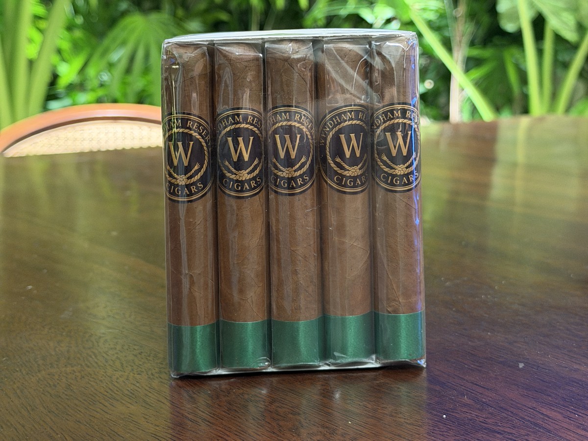 Five Colorado Oscuro Wyndham Reserve cigars